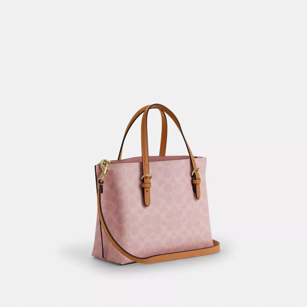 Mollie-tote 25 i Signature Canvas med vedhæng