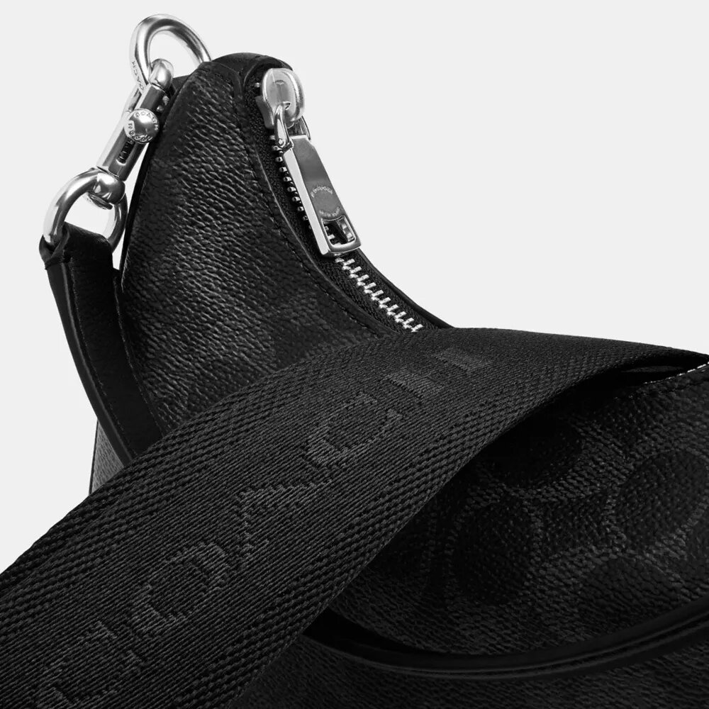 Nolan Hobo-taske i Signature Canvas