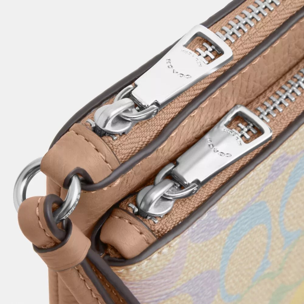 Punge med dobbelt lynlås i Rainbow Signature Canvas