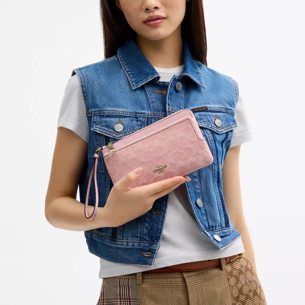 Punge med dobbelt lynlås i Signature Denim