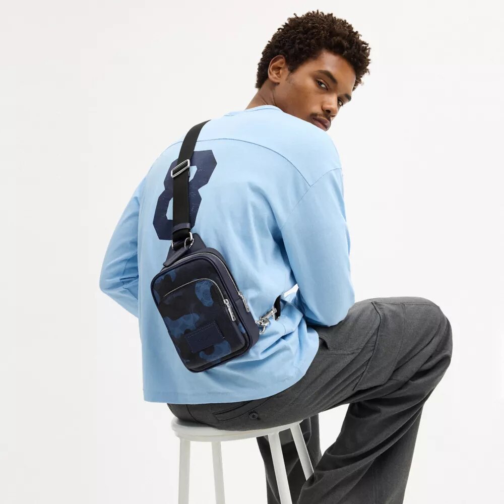Racer-skuldertaske i Signature Camo-print