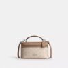 Rainer crossbody-taske 18 i Signature Canvas