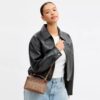 Rainer crossbody-taske 18 i Signature Canvas
