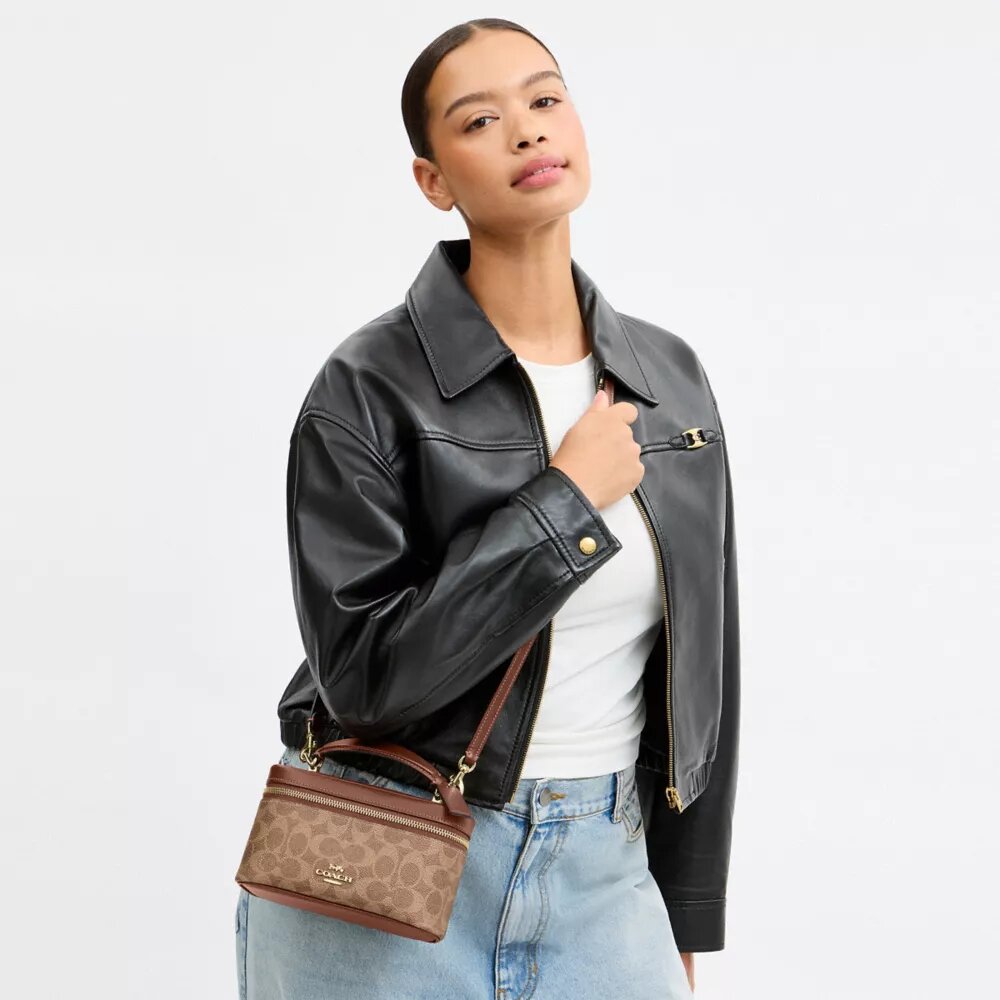 Rainer crossbody-taske 18 i Signature Canvas