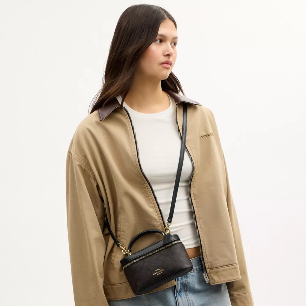 Rainer crossbody-taske 18 i Signature Canvas