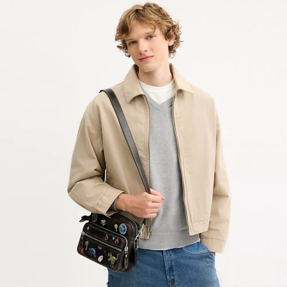 Rexy 10-års fødselsdag Dakota crossbody-taske i patineret læder med klistermærketryk