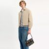 Rexy 10-års fødselsdag Dakota crossbody-taske i patineret læder med klistermærketryk
