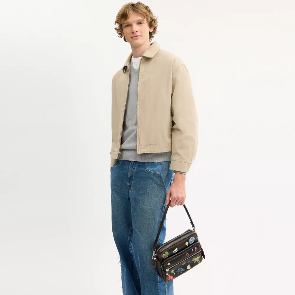 Rexy 10-års fødselsdag Dakota crossbody-taske i patineret læder med klistermærketryk