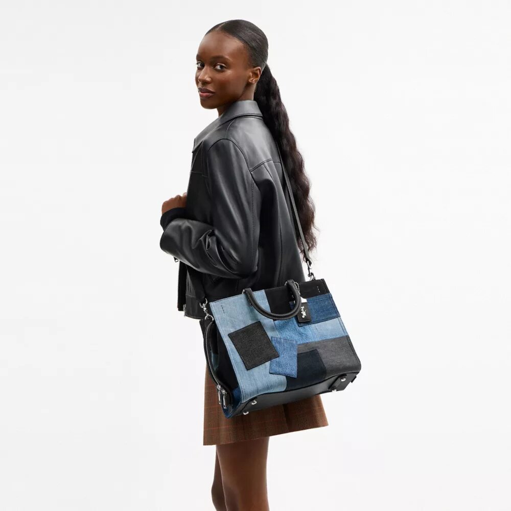 Rogue-tasker med patchwork af genbrugt denim