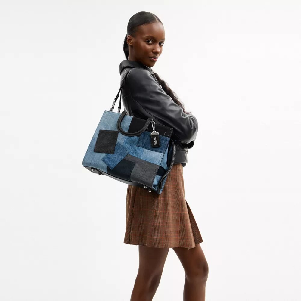 Rogue-tasker med patchwork af genbrugt denim