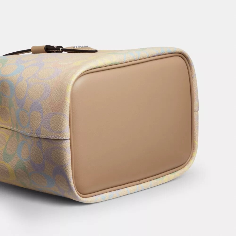 Rowan-bucketbag i Rainbow Signature Canvas