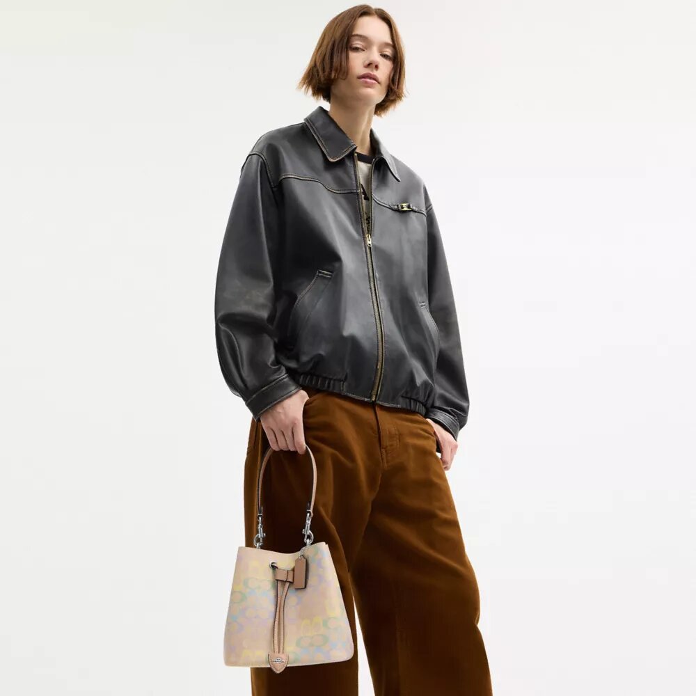Rowan-bucketbag i Rainbow Signature Canvas