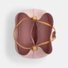 Rowan-bucketbag i Signature Canvas med Vedhæng