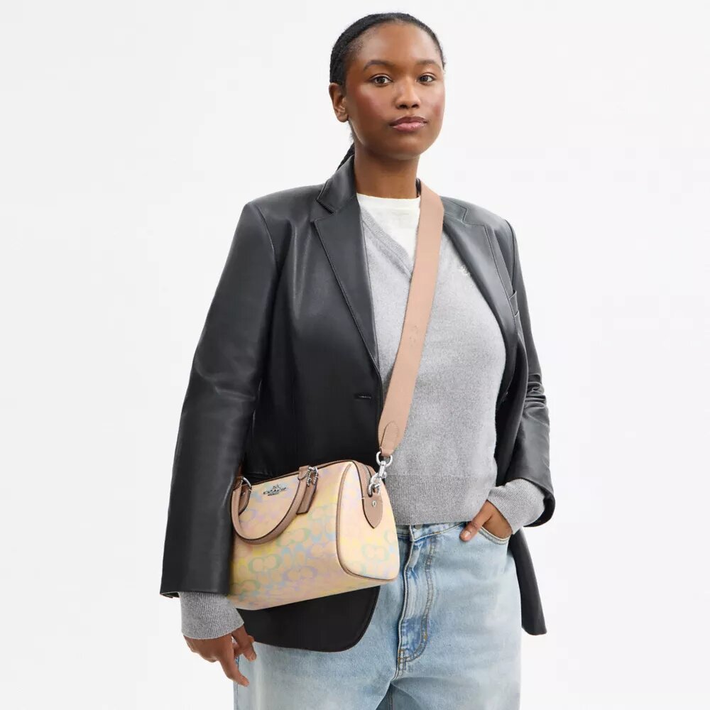 Rowan Satchel-taske i Rainbow Signature Canvas