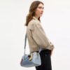 Rowan-satcheltaske i Loved Denim med vedhæng