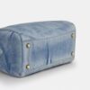 Rowan stor skuldertaske i slidt denim med Vedhæng