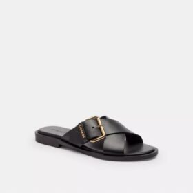Sandaler med spænde, der krydses
