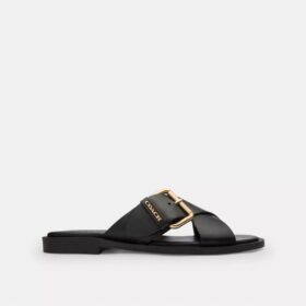 Sandaler med spænde, der krydses