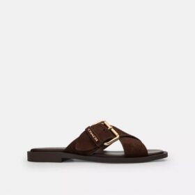 Sandaler med spænde, der krydses