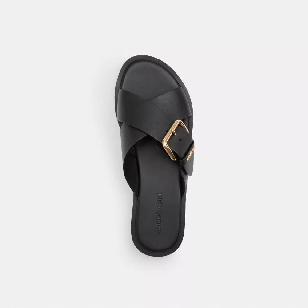 Sandaler med spænde, der krydses