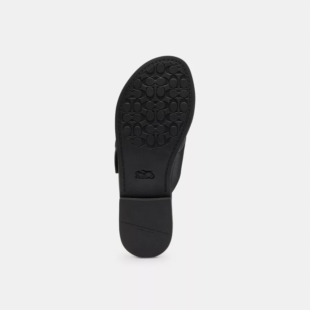 Sandaler med spænde, der krydses