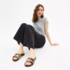 Sandaler med to remme og spænde i vores karakteristiske jacquard
