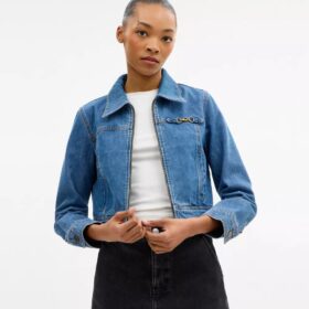 Sculpted C-jakke i krympet denim af økologisk bomuld