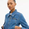 Sculpted C-jakke i krympet denim af økologisk bomuld