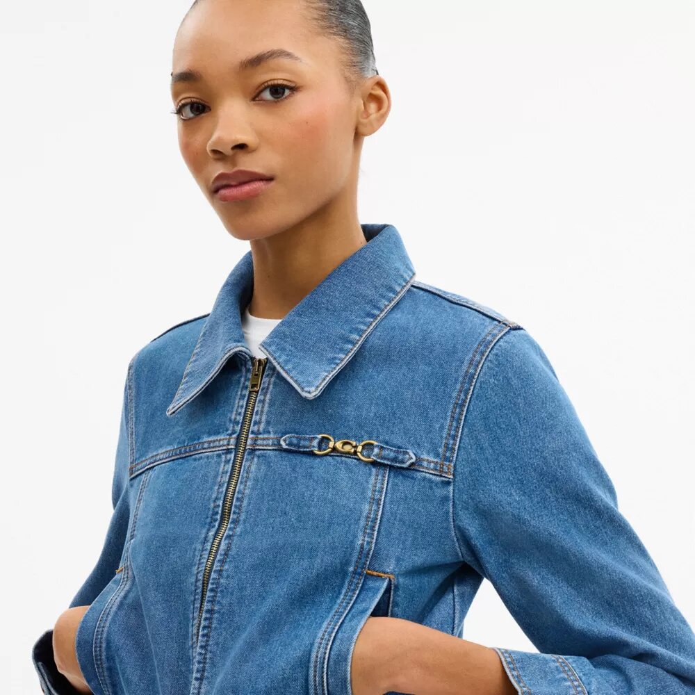 Sculpted C-jakke i krympet denim af økologisk bomuld