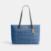 Station Tote-tasker i signaturdenim