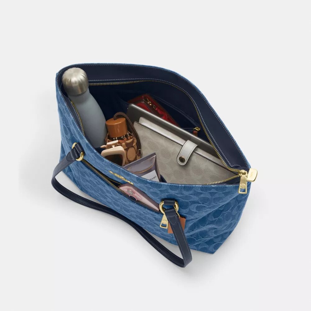 Station Tote-tasker i signaturdenim