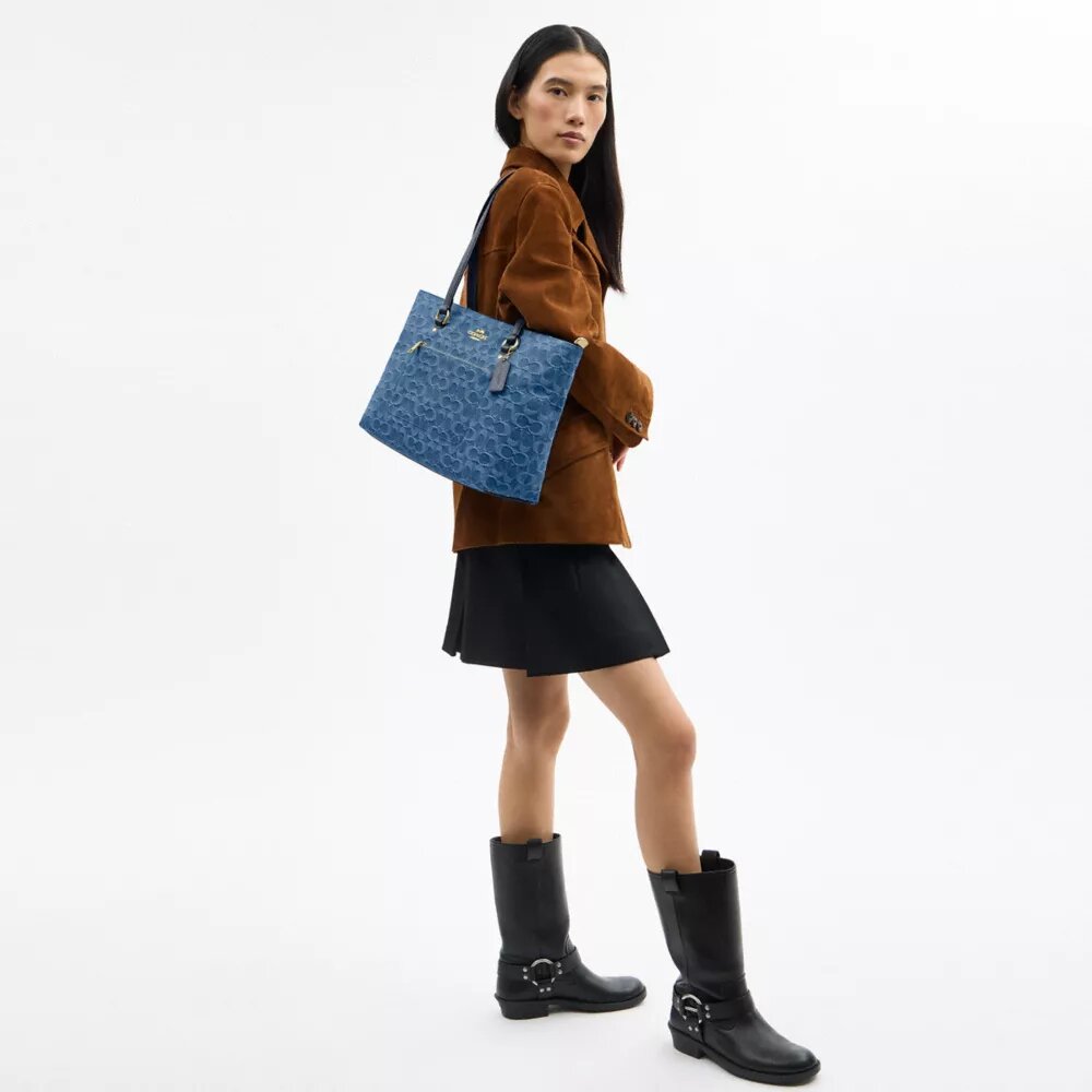 Station Tote-tasker i signaturdenim
