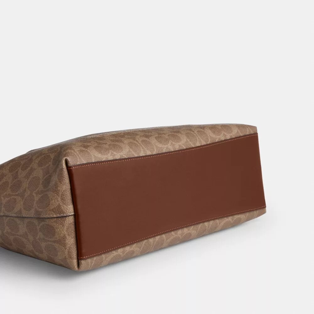 Station Tote-tasker i Signature Canvas