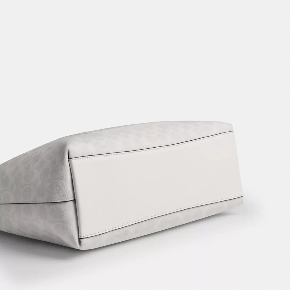 Station Tote-tasker i Signature Canvas