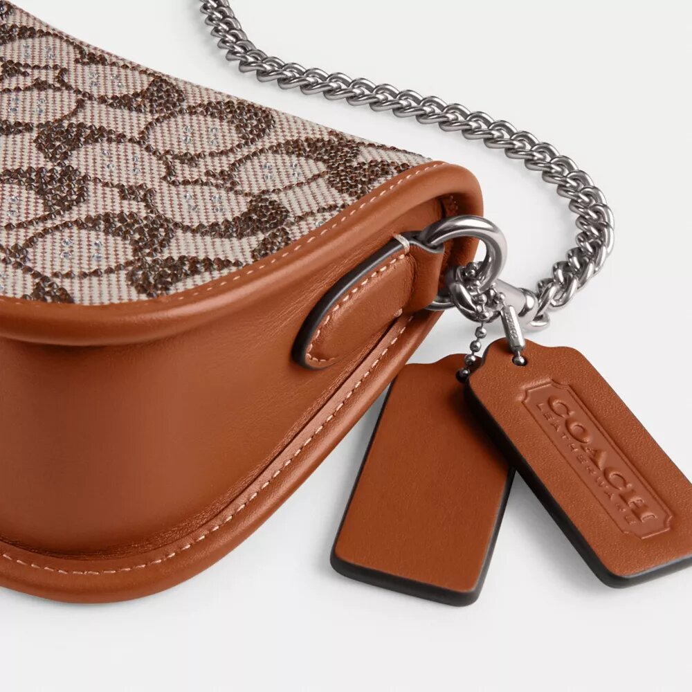 Swinger-tasker 20 med kæde i Crystal Signature Jacquard