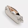 Swinger-tasker i signatur-jacquard