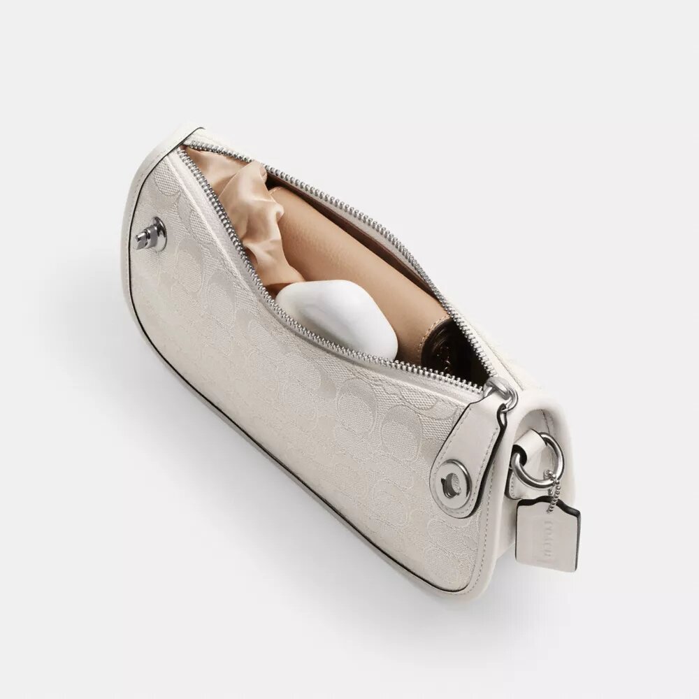 Swinger-tasker i signatur-jacquard