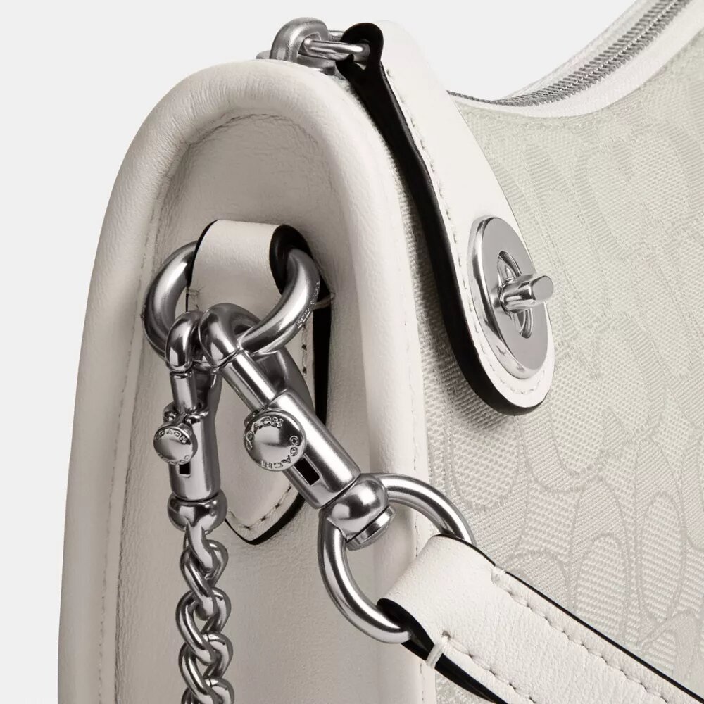 Swinger-tasker i signatur-jacquard