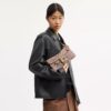 Tabby skuldertasker 26 i Crystal Signature Jacquard