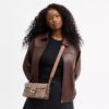 Tabby skuldertasker 26 i Crystal Signature Jacquard