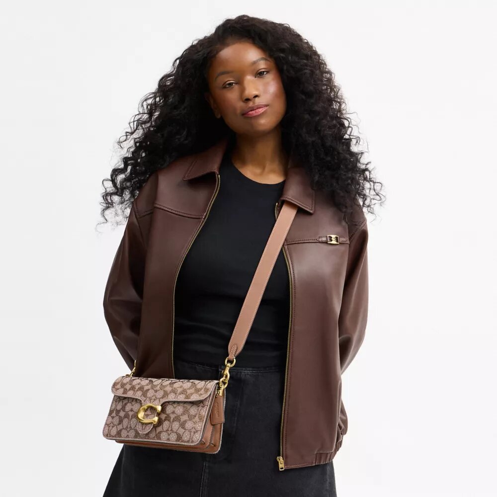 Tabby skuldertasker 26 i Crystal Signature Jacquard