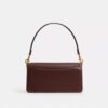 Tabby skuldertasker 26 i Signature Canvas