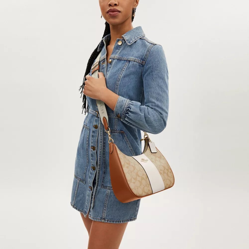 Teri Hobo-taske i Signature Canvas med striber