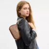 Teri Mini-crossbody-taske i Signature Canvas