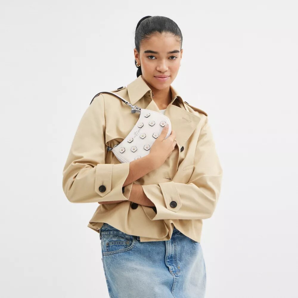 Teri Mini-crossbody-taske med blomsterapplikation