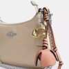 Teri Mini-crossbody-taske med vedhæng