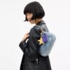 Teri skuldertaske i Loved Denim med vedhæng