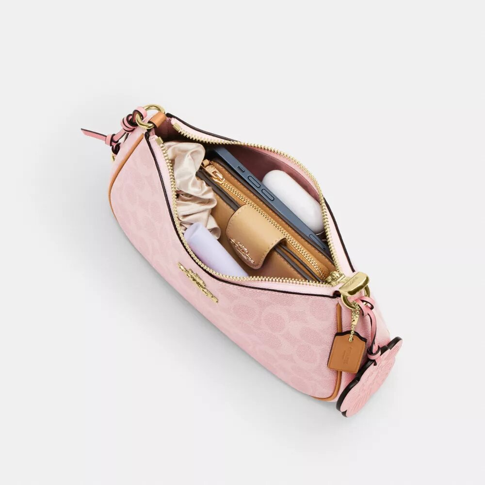 Teri skuldertaske i Signature Canvas med vedhæng
