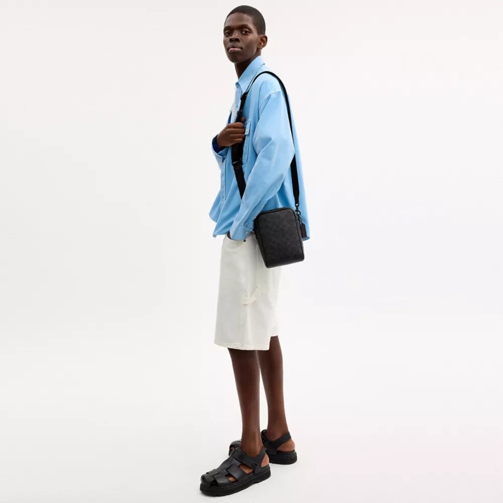 Tristan crossbody-taske 14 i Signature Canvas