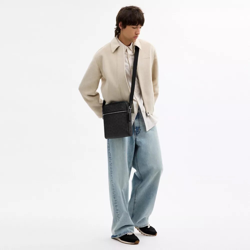 Tristan crossbody-taske 22 i Signature Canvas